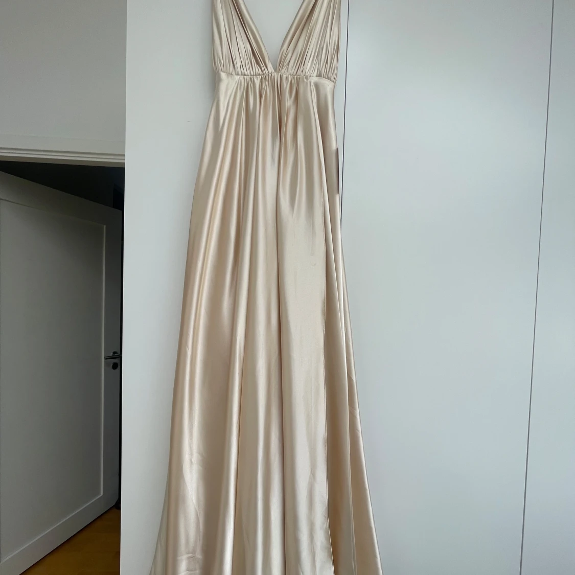 Champagnefärgad långklänning/balklänning - 3