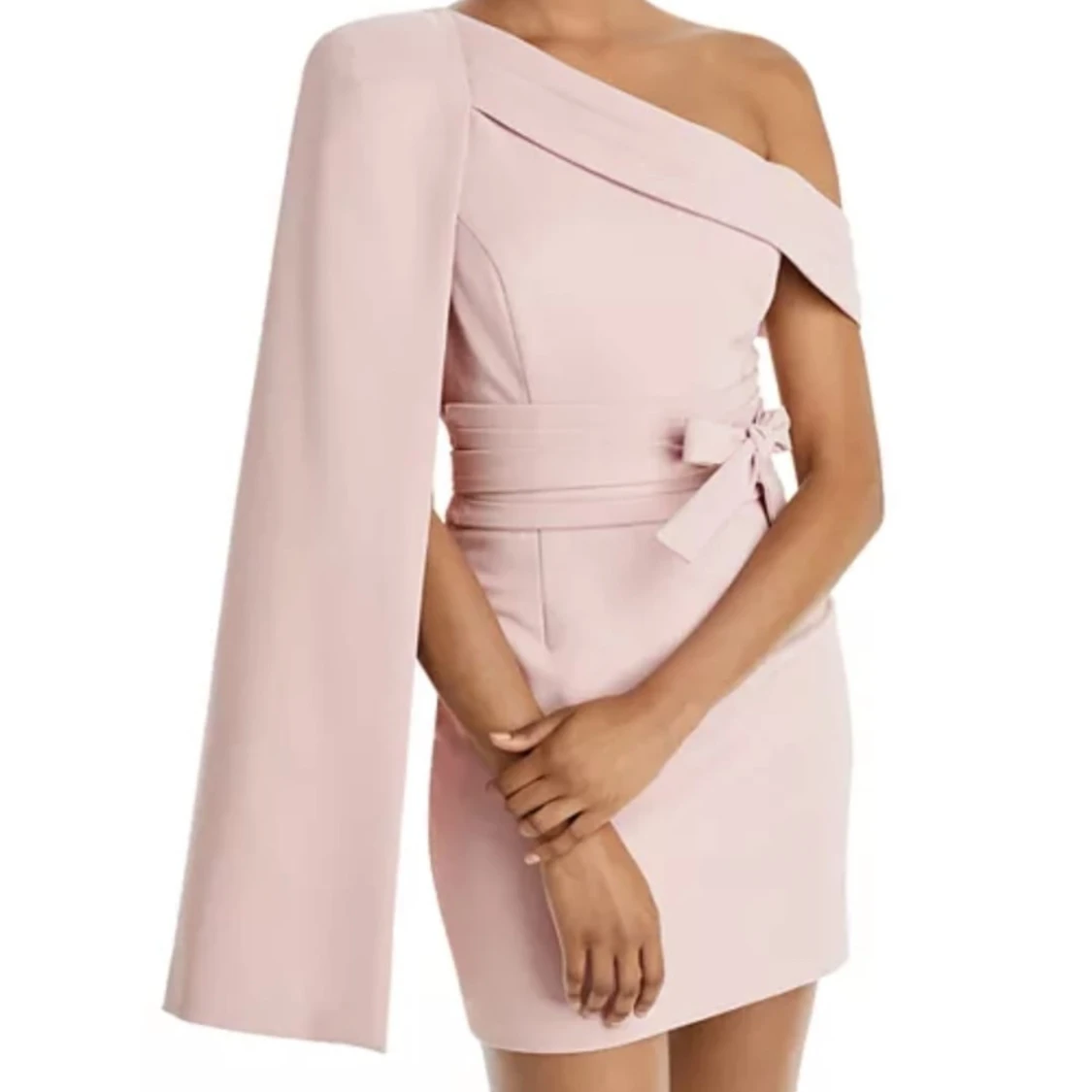 Ljusrosa one shoulder kortklänning