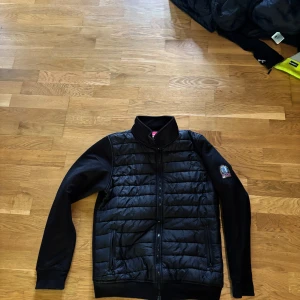 Pj cardigan  - Fin inga defekter, storlek XL men passar S 