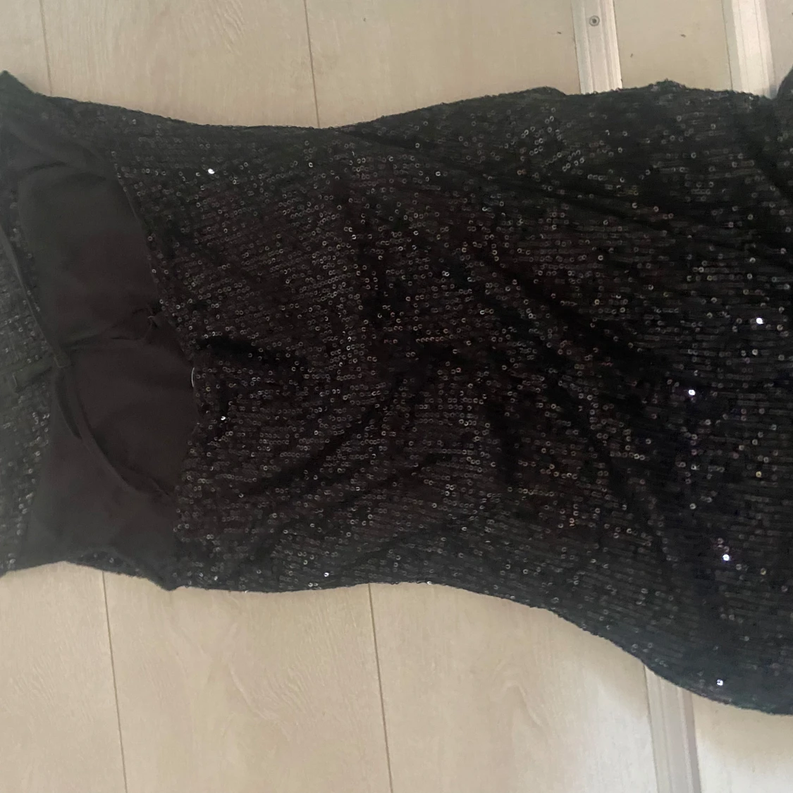 Svart glittrig långklänning - 1