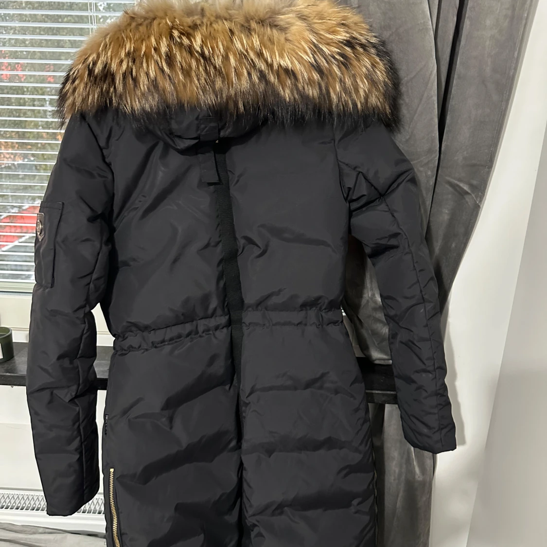 Svart lång dunjacka Hollies med äkta päls - 1