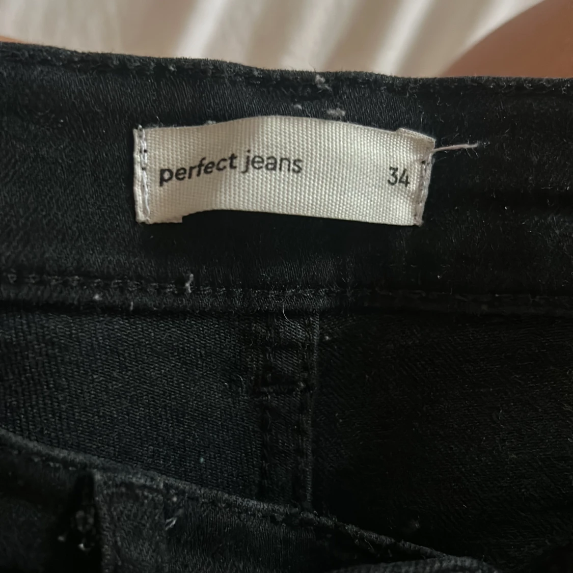 Svarta bootcut jeans med slitningar - 3