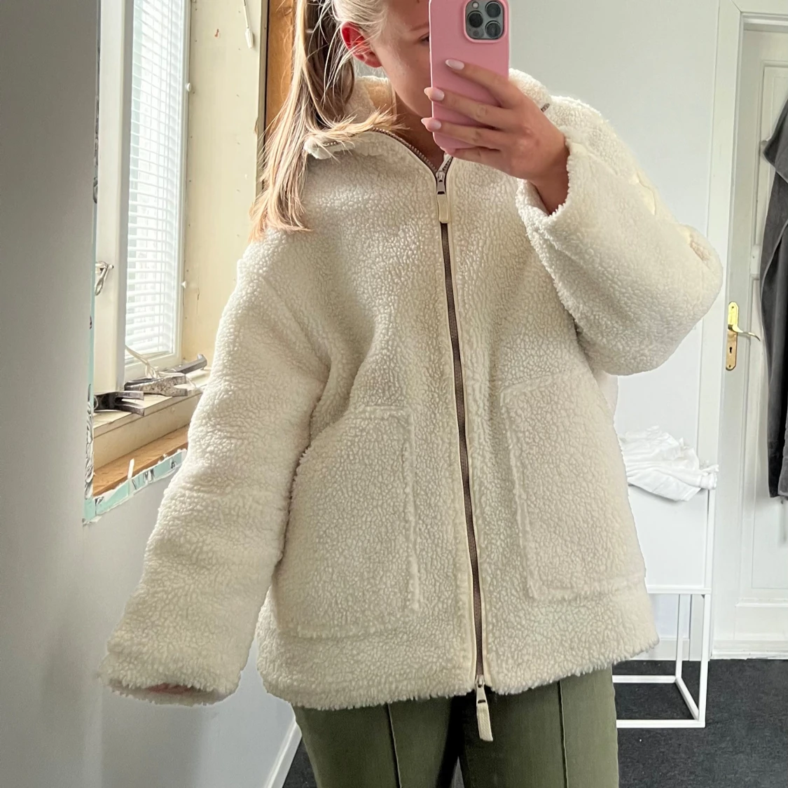 Vit teddyjacka med dragkedja - 1