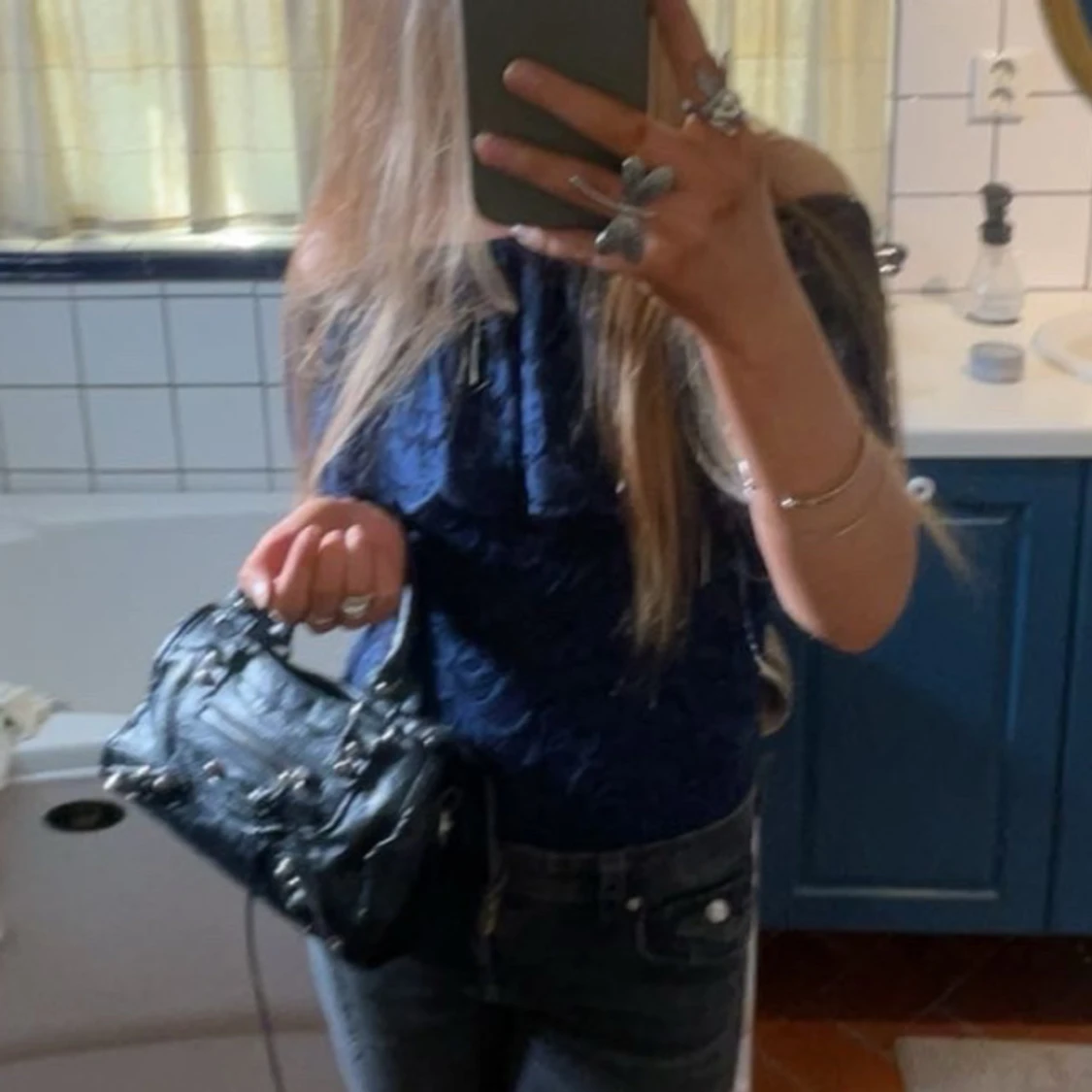 Mörkblå offshoulder spetsbody - 2