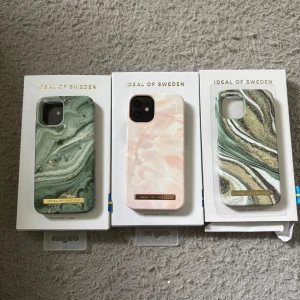 iPhone skal - iPhone 12 mini. 4 första finns inte kvar på hemsidan (ideal of Sweden) men kostade ordinarie pris 200kr +. De är aldirg använda. De 4 andra (genomskinliga, blåa o stjärnorna är från shein)   