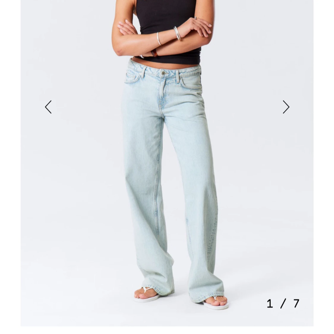 Ljusblåa raka jeans