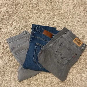 3 par jeans 👖  - 3 par riktigt feta grish jeans 👖 pris kan diskuteras fler bilder finns på min Plick 