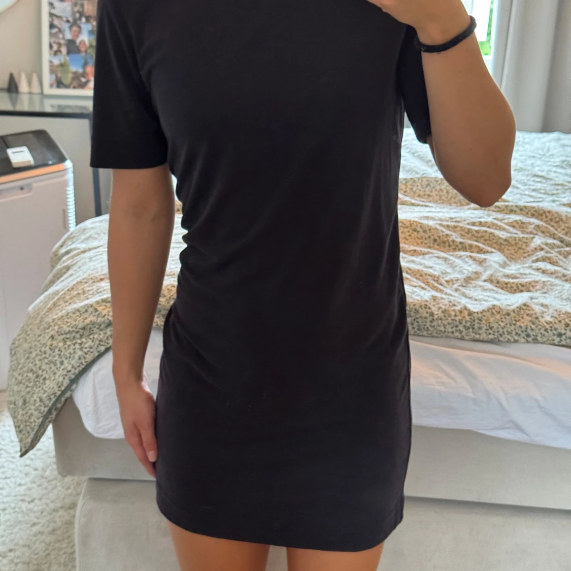 Svart t-shirtklänning från Monki - 3