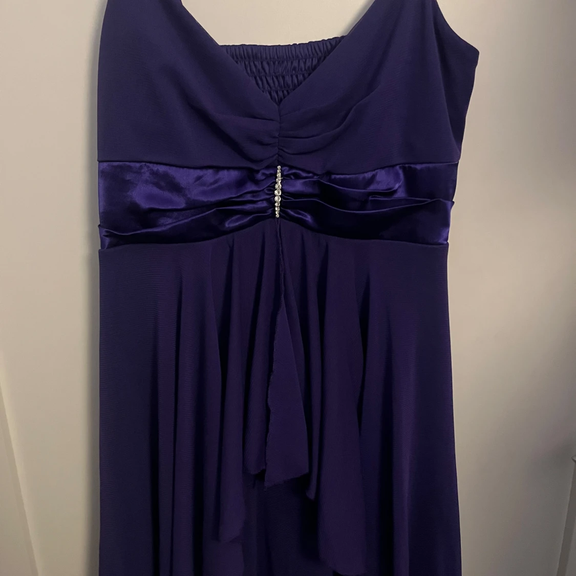 Lång lila klänning från Bodyflirt