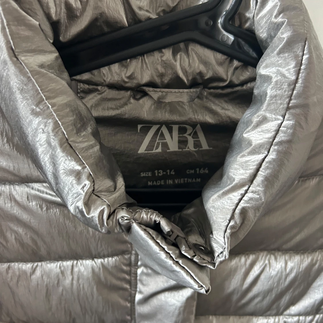 Silvrig pufferjacka från Zara - 2