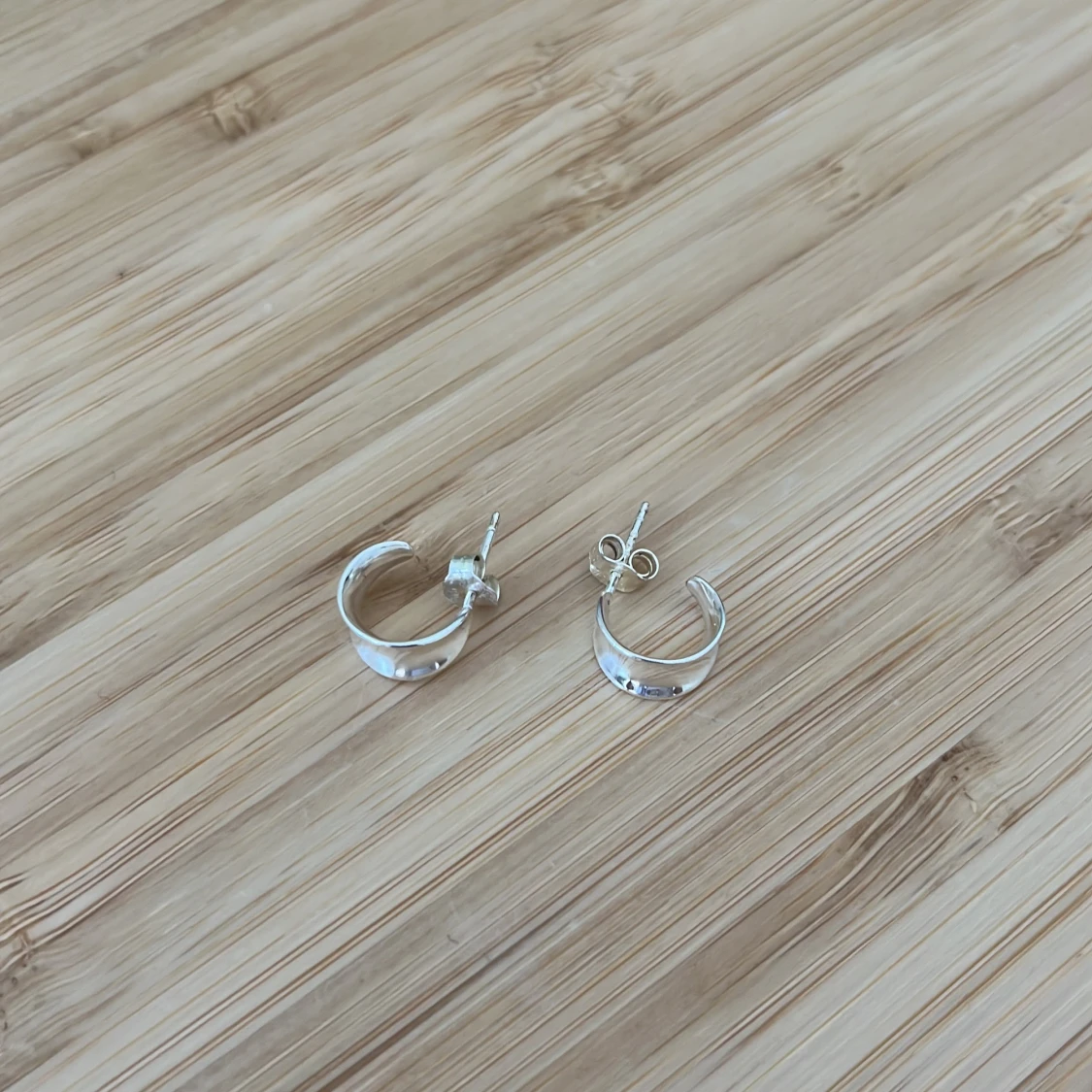 Silvriga  hoops örhängen💗💗