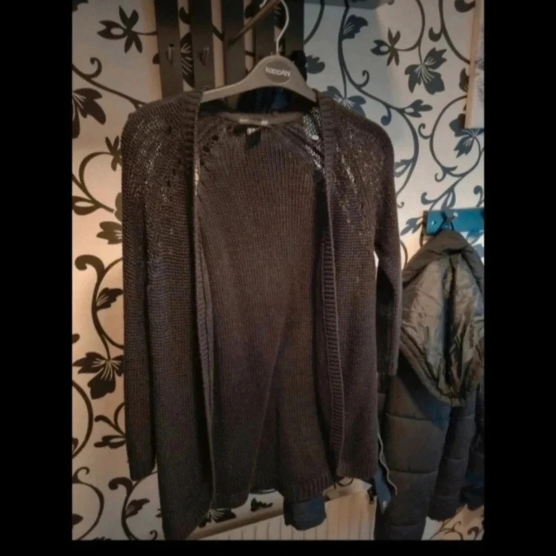 Svart stickad kofta från HM