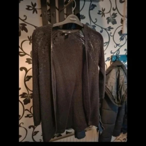 Svart stickad kofta från HM - Från HM