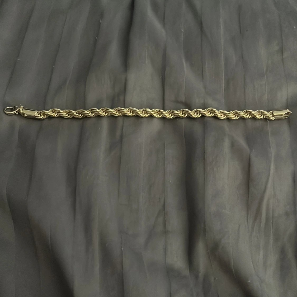 Flätat guldarmband med kedjelook - 1