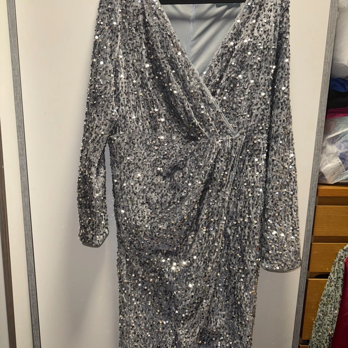 Glittrig silverklänning från Toleen - 1