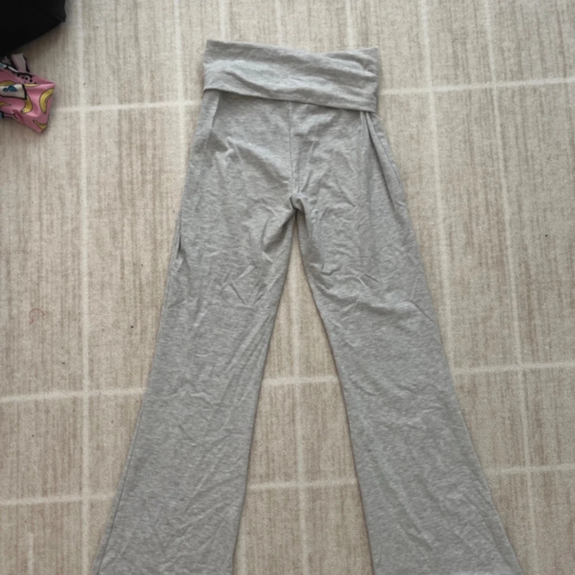 Grå bootcut yogapants - 1