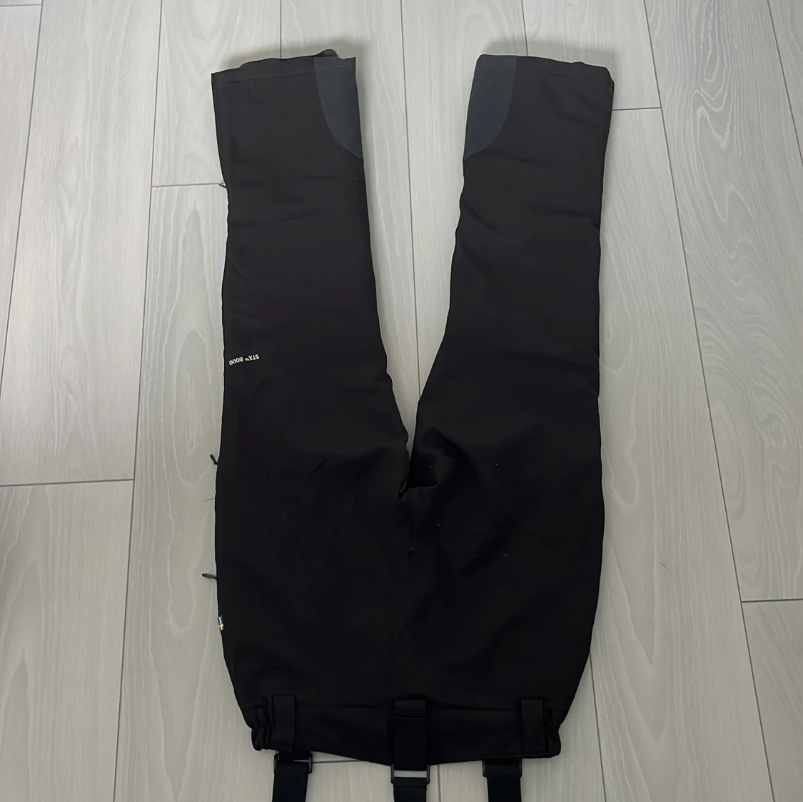 Svarta täckbyxor Swedemount strl 36 - 1