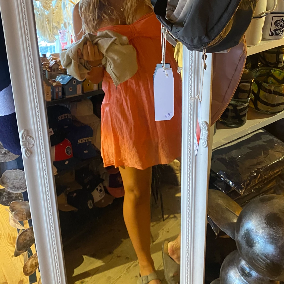 Axelbandslös korallrosa kortklänning - 1