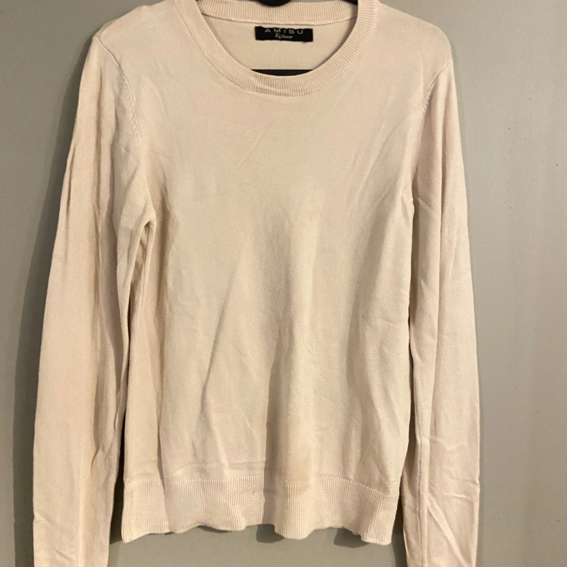 Beige stickad tröja från Amisu