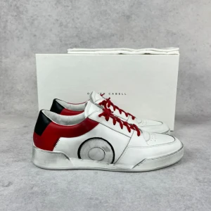 Oliver Cabell court chicago sneaker - – Condition: 10/10 - brand new  – What is included: Box