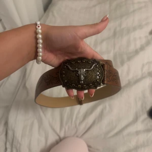 Brunt cowboybälte  - Cowboy bälte från shein i helt nytt skick! Det är riktigt bra kvalité och funkar perfekt för dig som ska på vilda western 💖💖