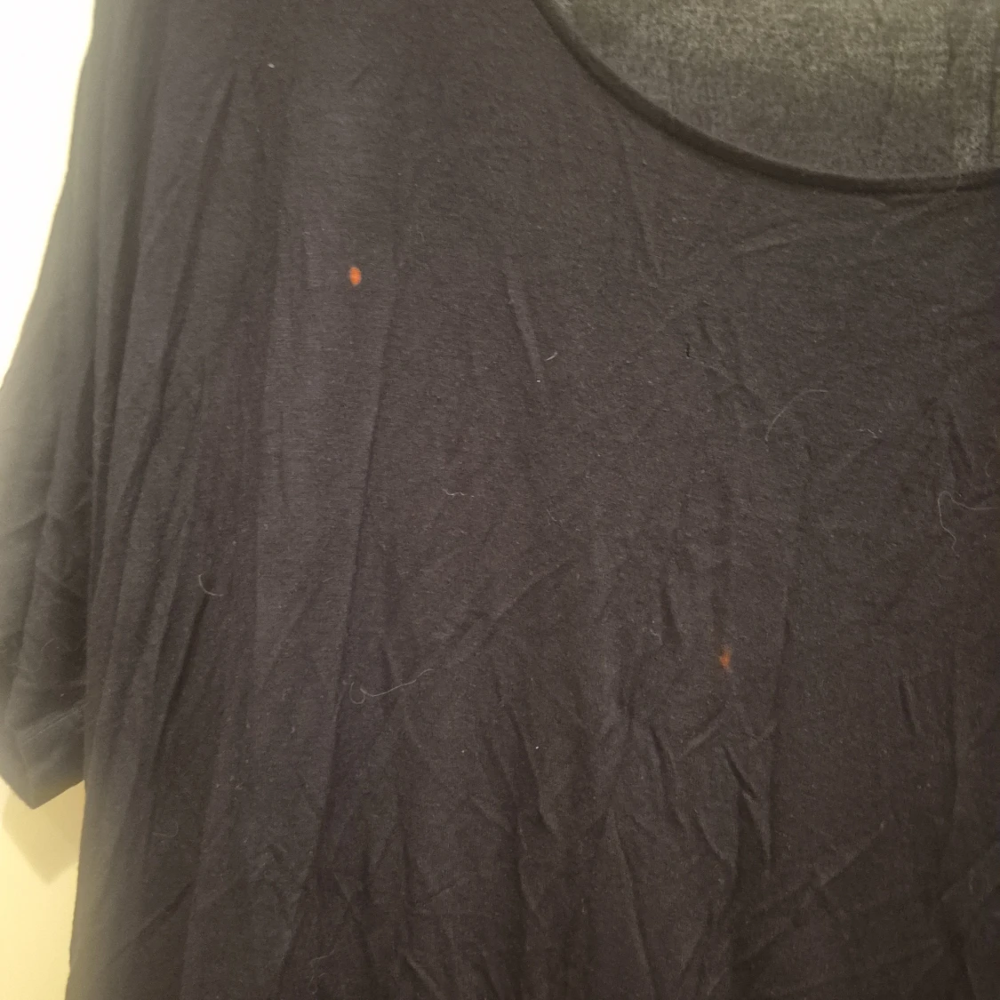 Svart loose topp med ribbad kant - 1