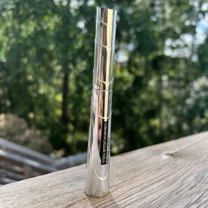L'Oréal Telescopic False Lash Mascara - Säljer min oanvända L'Oréal Paris Telescopic False Lash Mascara i färgen svart. Fick den i present men vill inte ha den. Jättesnygg flexibel borste som ger längd och definition till fransarna. Perfekt för långa, separerade fransar med fantastiskt längd och färg 🌸NYPRIS 229kr