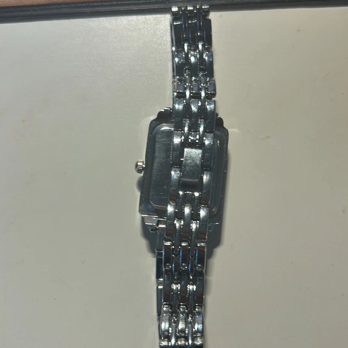 Silverfärgad klocka  - 1