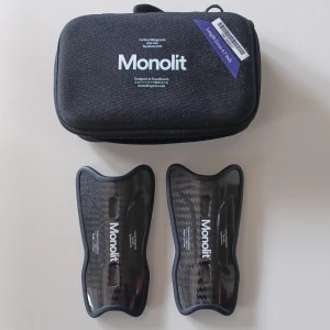 Benskydd från Monolit. - Tja. Säljer ett par benskydd som är använda fåtal gånger. Riktigt sköna och väger ingenting så det känns knappt att man har dom på sig. Priset är inte hugget i sten. .