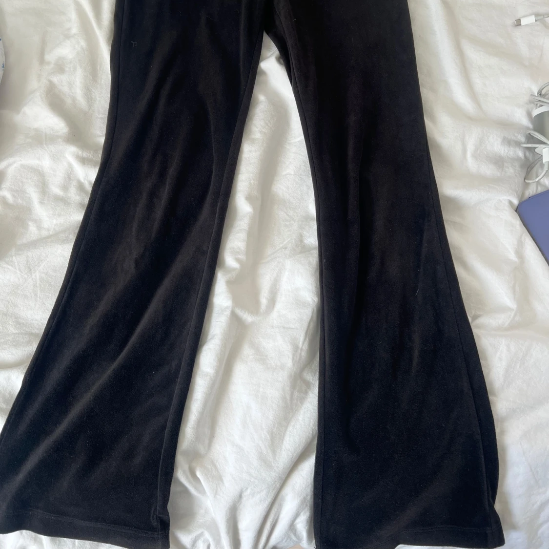 Svarta mjukisbyxor från Gina Tricot - 1