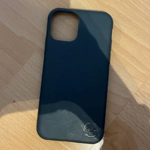 Mobilskal iPhone 11 - Mörkgrått mobilskal till iPhone 11, några ”repor” i skalet