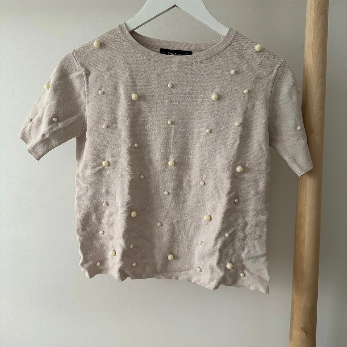 Rosa stickad topp med pärlor från Zara - 2