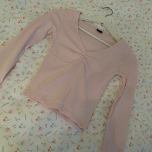 Topp Gina Tricot - Rosa oanvänd topp från Gina💕