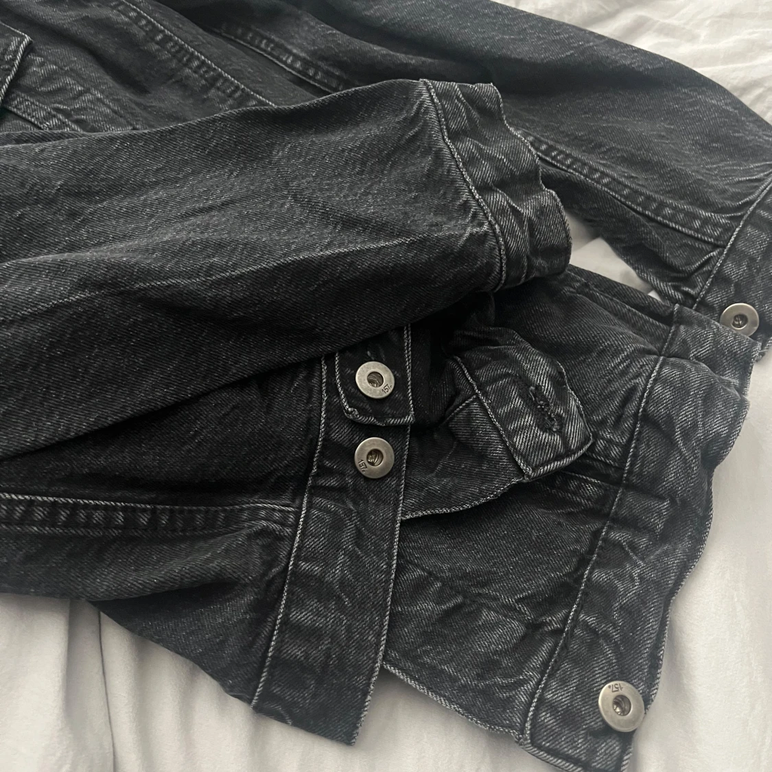 Svart jeansjacka med silvriga knappar lager 157 - 3