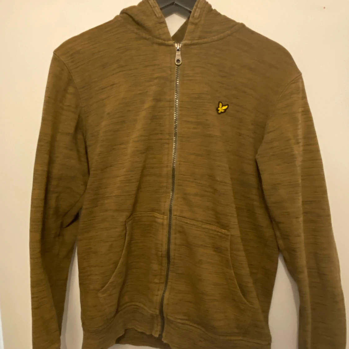 Brun hoodie från Lyle & Scott