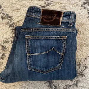 Jacob Cohen jeans - Mörk blå Jacob Cohen jeans. Skick 8/10 knappt använda.