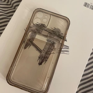 Mobilskal  - Mobilskal till iPhone 12! Med korthållare, super smidigt, skalet har inga skador 👏🏻