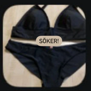 SÖKER BIKINISETET! - SÖKER detta svarta bikiniset från Nelly i storlek M i både underdel och överdel. Helst i nyskick (oanvänd/inga tecken på användning).Underdelen har scrunch bak!