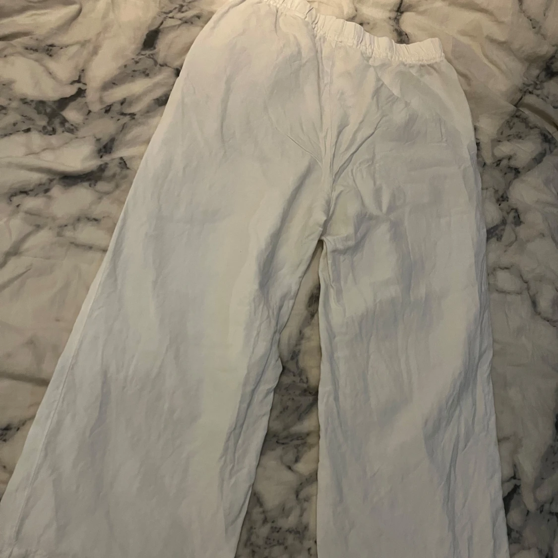 Vita vida linnebyxor med snörning - 2