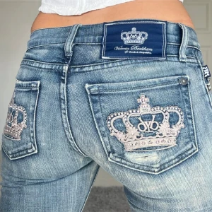 Victoria beckham jeans - Midjemätt: 36cm rakt över, innerbenslängd: 84cm 💕
