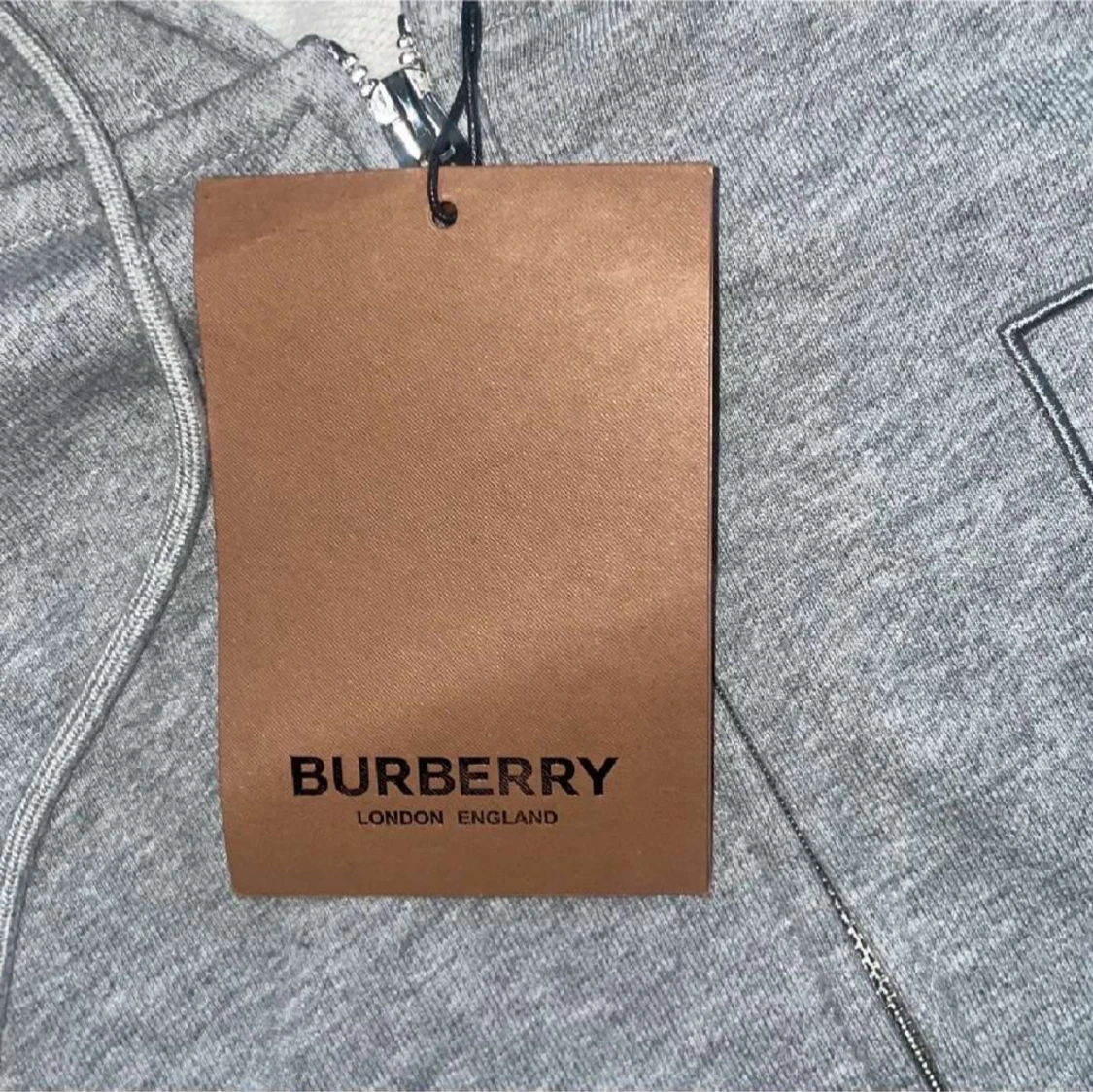 Grå hoodie från Burberry med dragkedja. Köp snälla. Pris diskuteras - 2