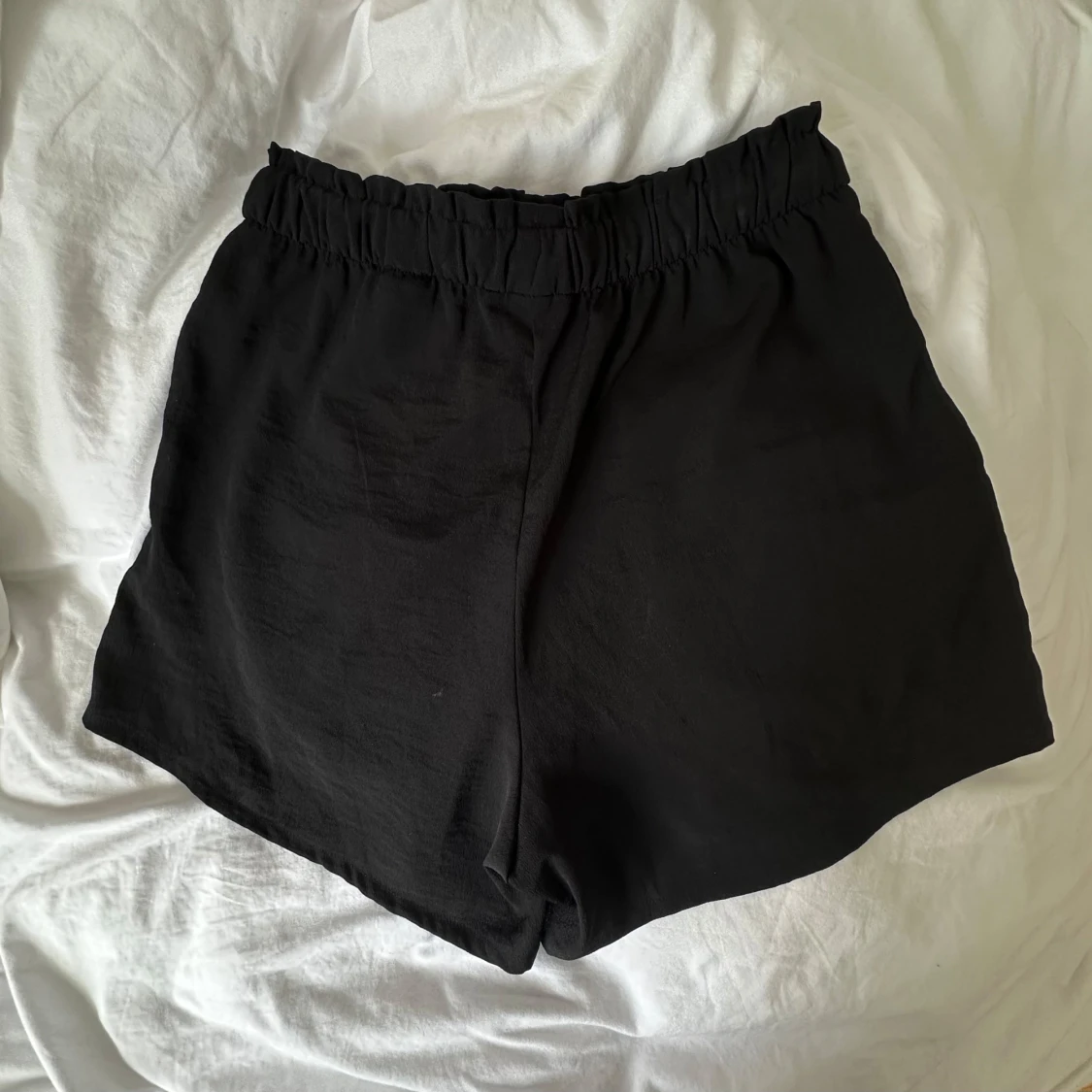 Svarta shorts med snörning - 2