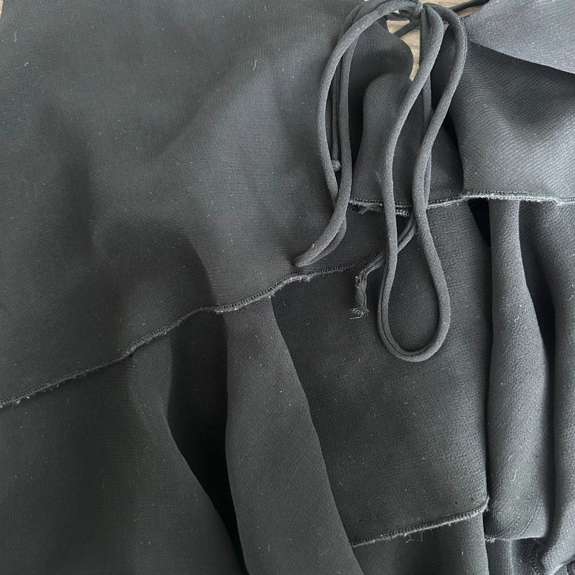 Svart volangig linnetopp från Zara - 3