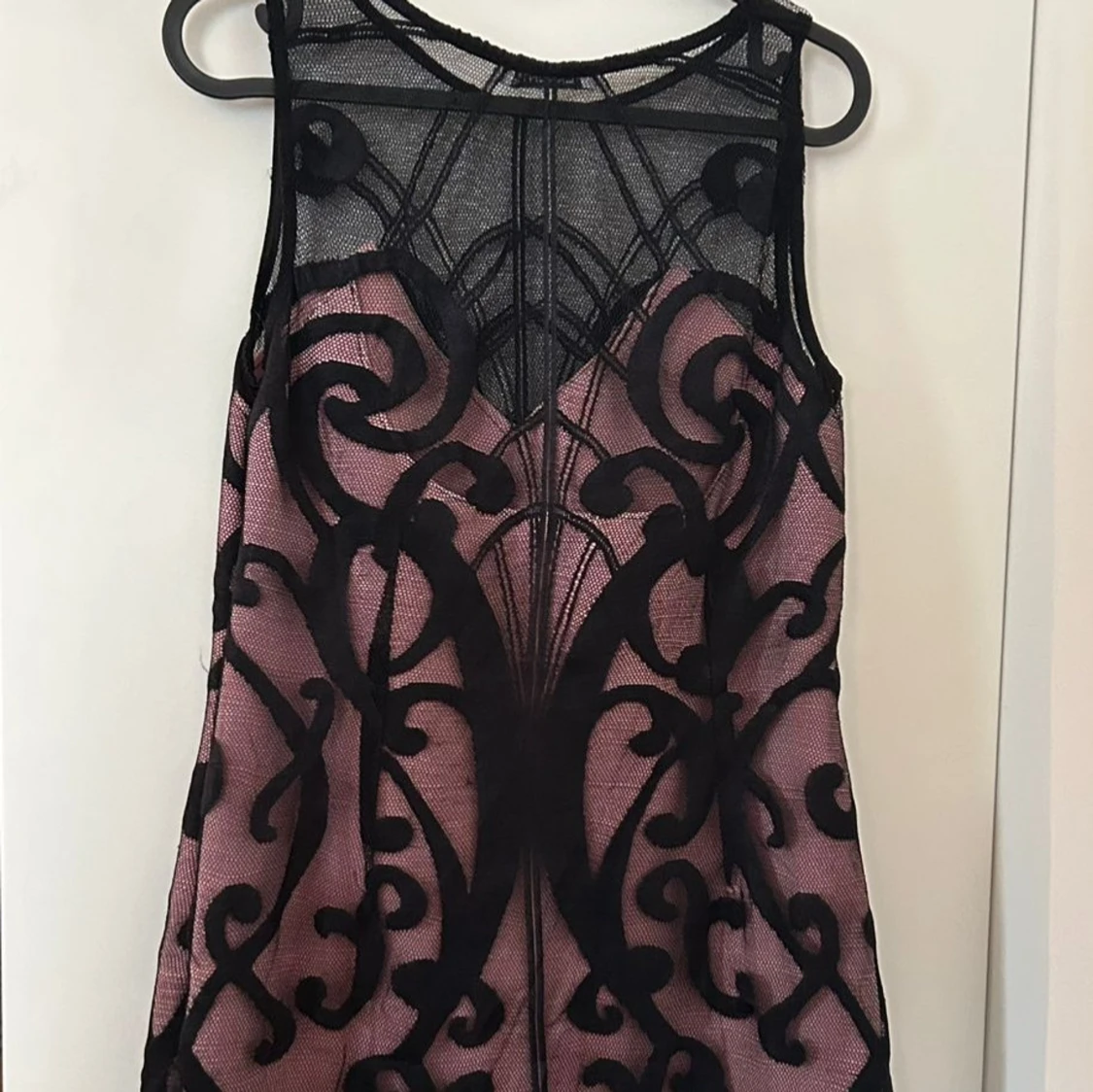 Svart spetsklänning från Fervente - 2