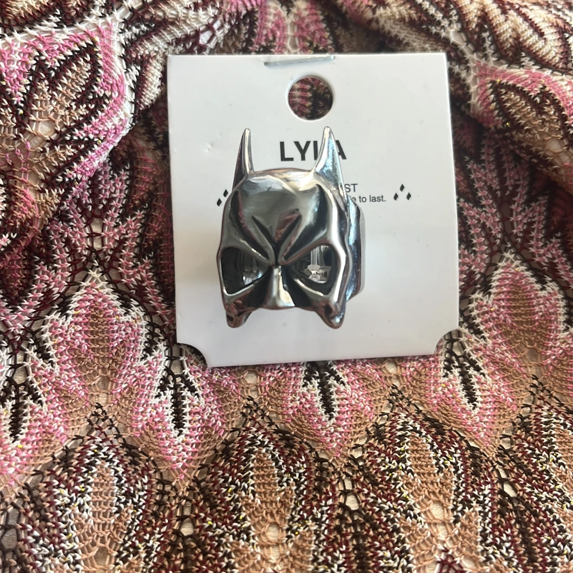 Silverfärgad Batman-ring från Lyla