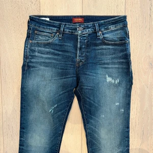 Jack & Jones jeans  - Jack & Jones jeans | Skick - 9/10 | Size - 34/32 (passar 32/32) |  Fraktar via postnord eller instabox på köparens bekostnad | Hör av dig vid minsta fråga eller fundering // RDL