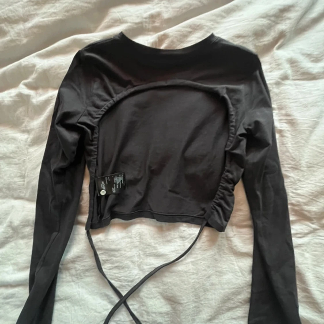 Svart topp med öppen rygg