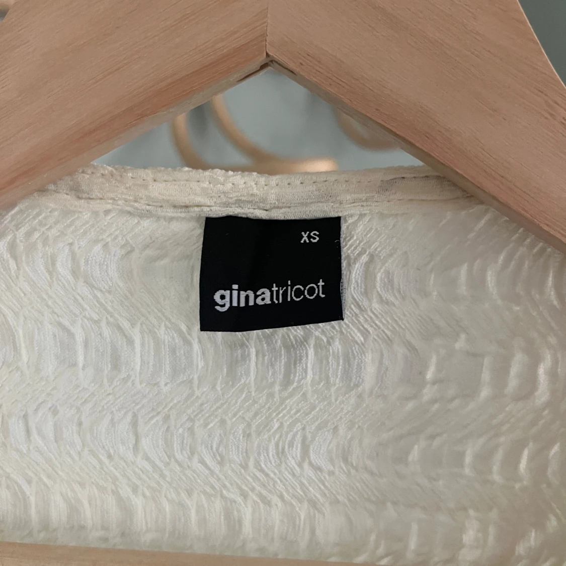 Vit topp med knyte - 3