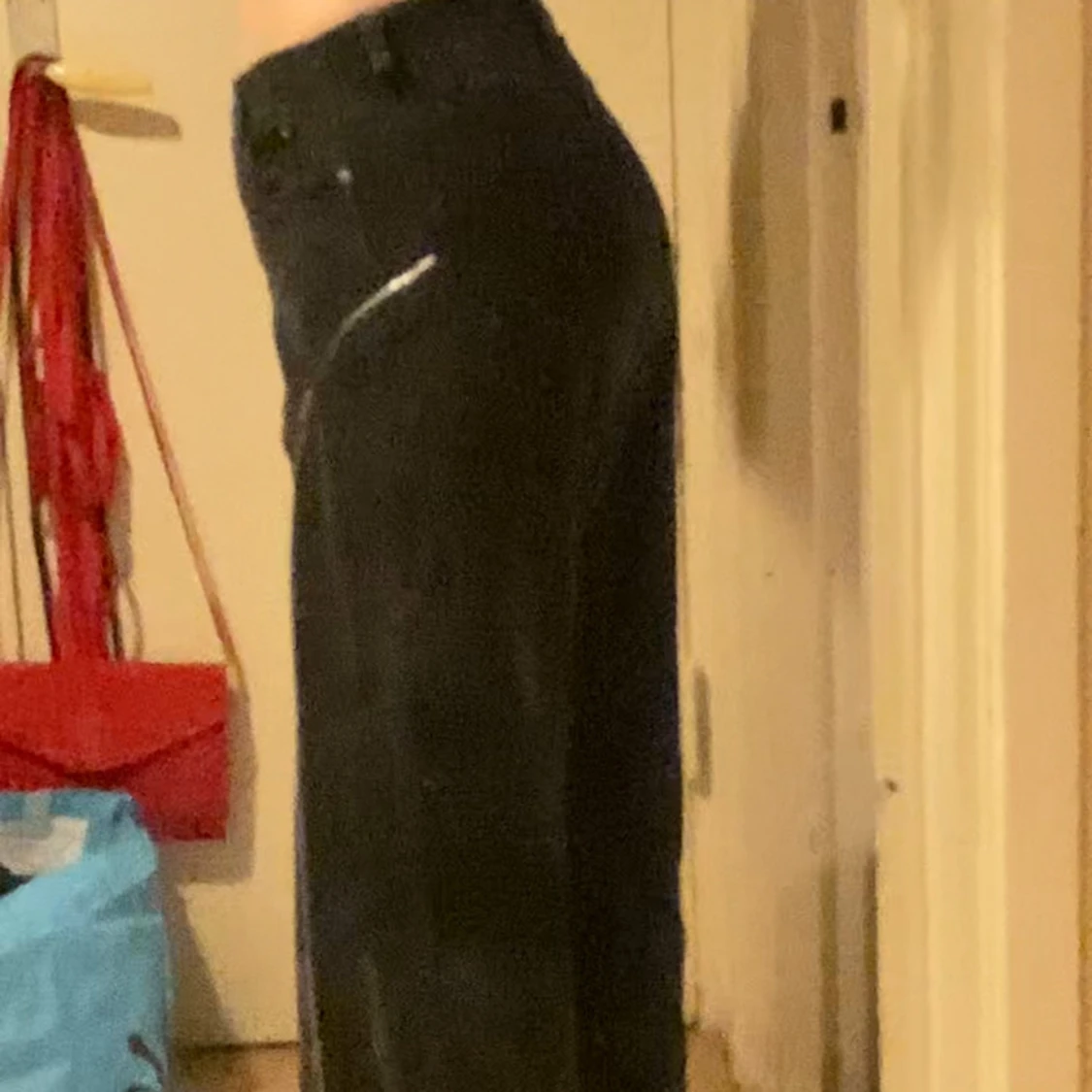 Svarta wide jeans med dragkedjedetaljer - 2