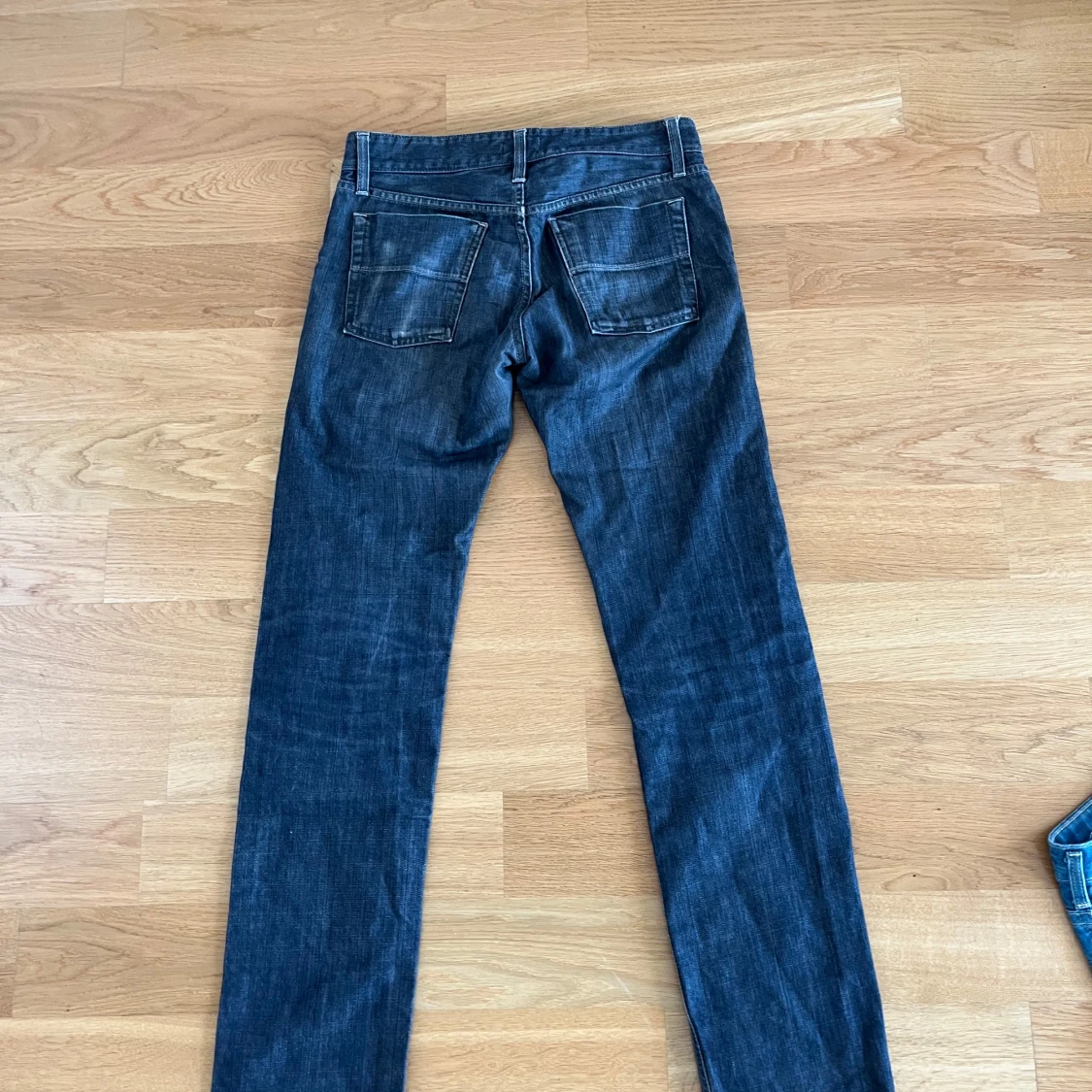 Gråa lågmidjade jeans från Filippa K W30 L34 - 1